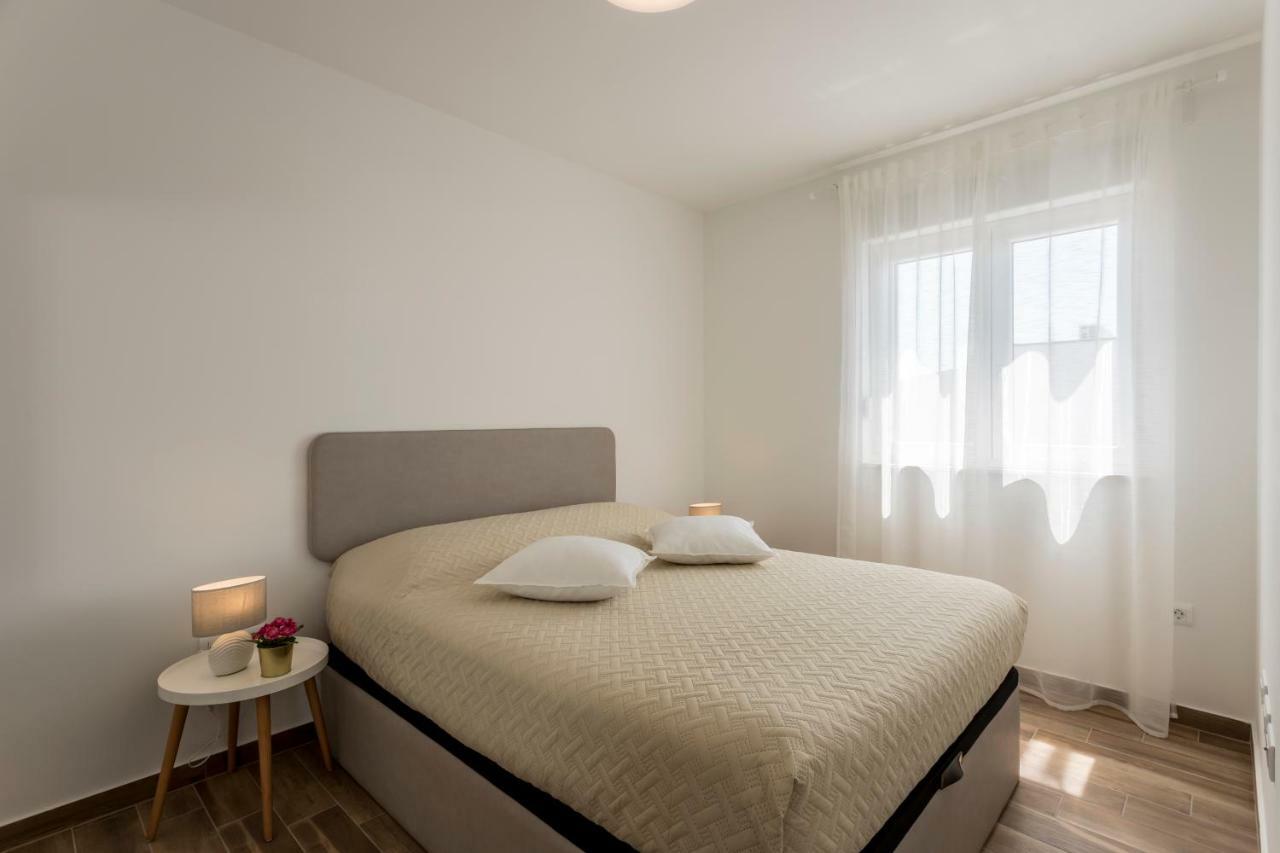 Luxury View Apartments โรกอซนิซา ภายนอก รูปภาพ