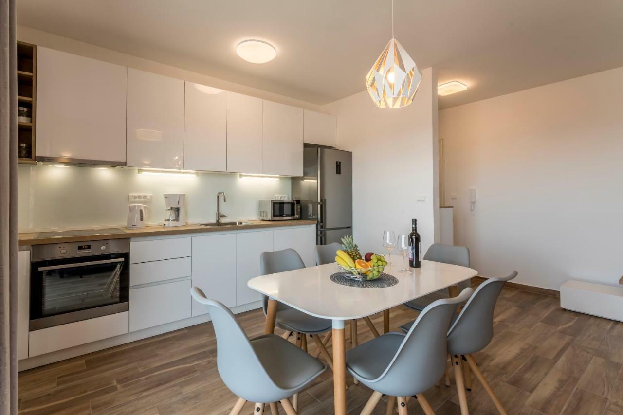 Luxury View Apartments โรกอซนิซา ภายนอก รูปภาพ
